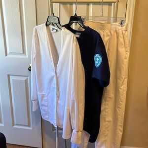 Crest Women White Scrubs with Blue top 3 Pieces Size Medium